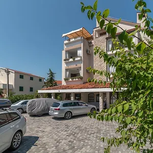 https://apartments-vojin.hotels-in-trogir.com